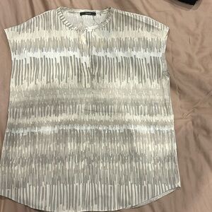 Tahari Women’s Blouse Alan Blouse Polyester V-Nexk Grey and Cream Pattern Size M